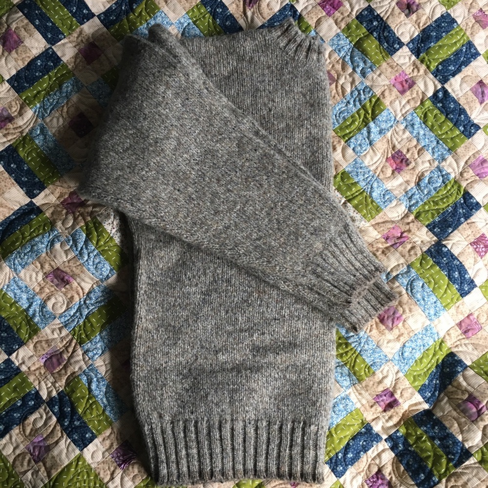 Vintage, 100% wool sweater!